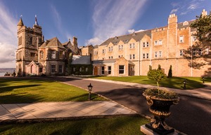 33009 Culloden hotel Front entrance