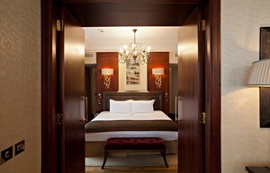 LuxurySuiteBedroom