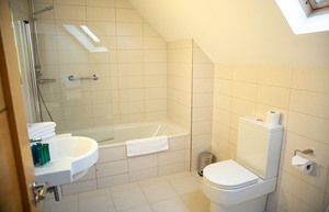 1stFloorBathroomwithBath1